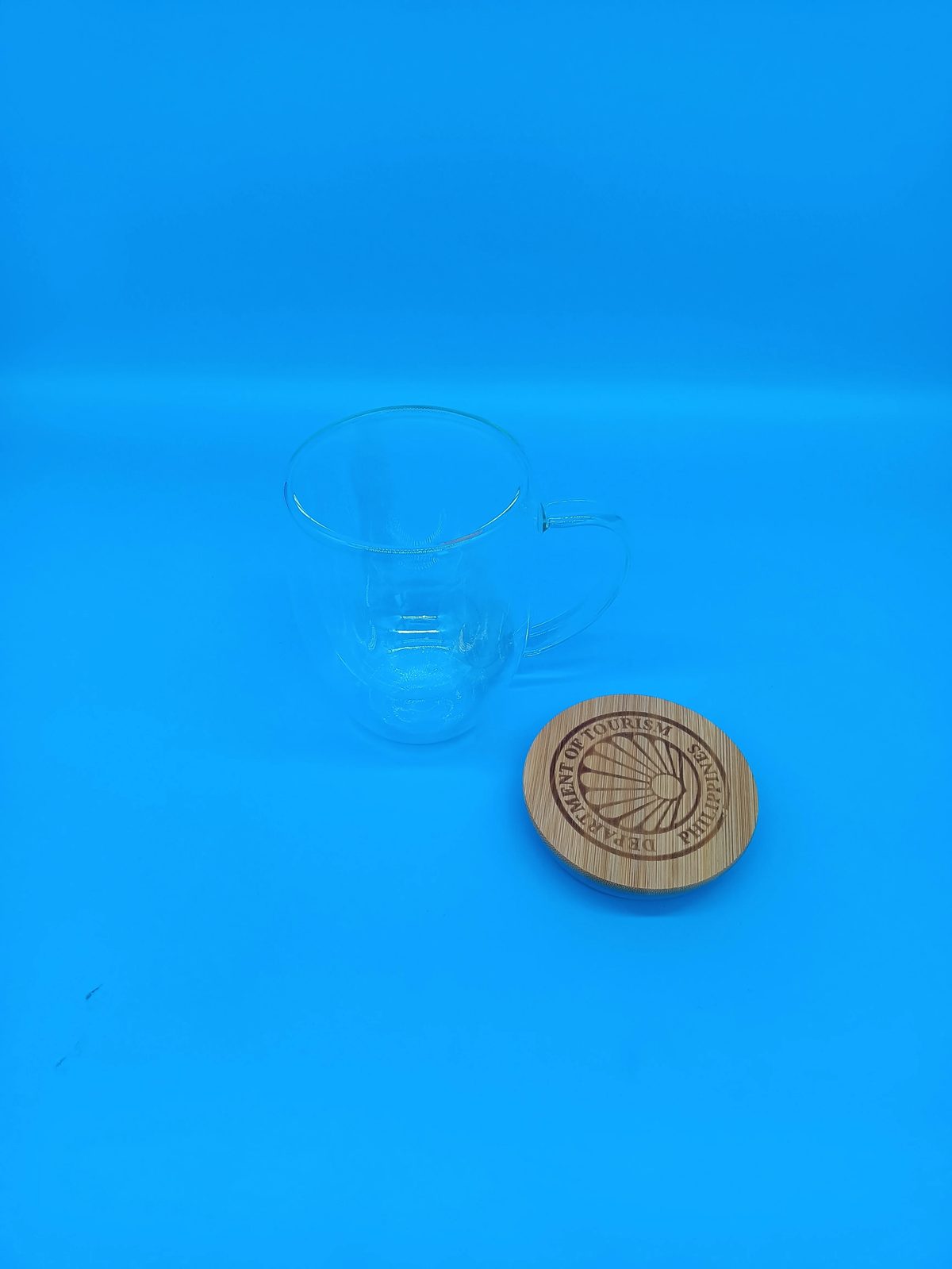 Thick glass mug with bamboo lid gallery 1
