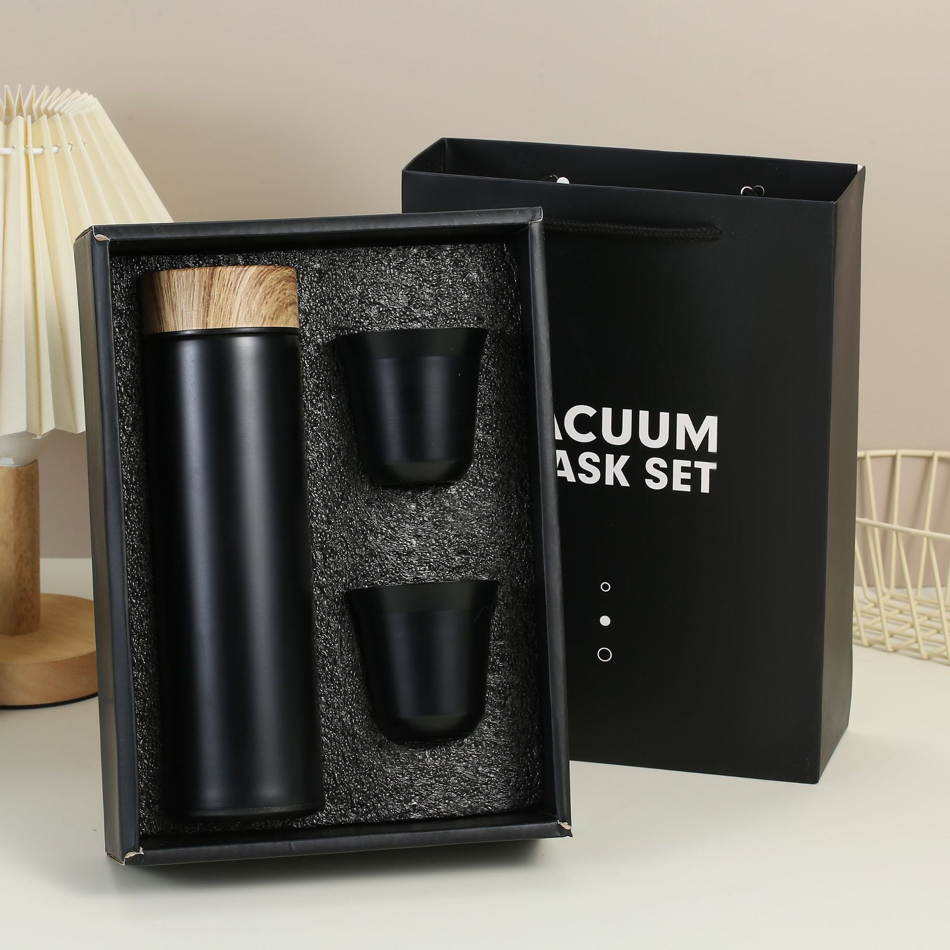 Item : 500ML flask +2cups Packaging : gift box and hand bag