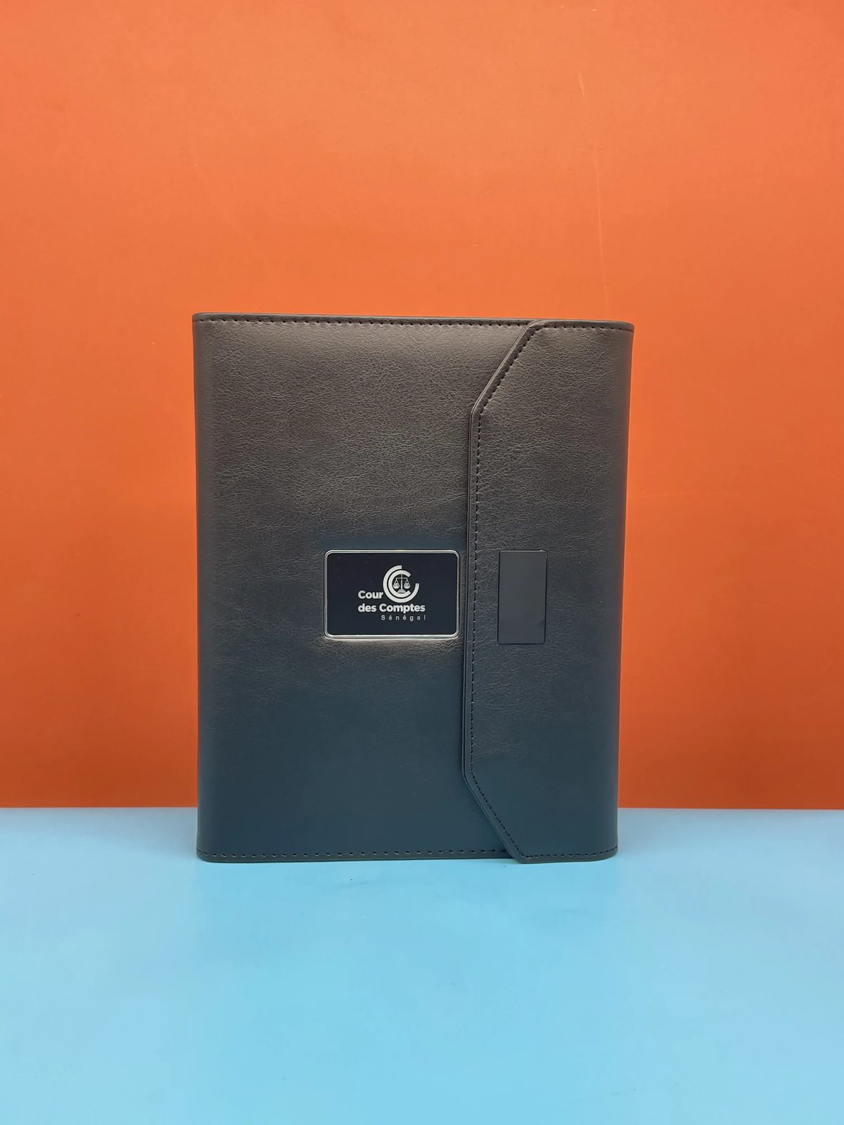 Notebook: 8,000mAh + U flash drive 16GB + wireless charger 5W + light up logo 7 colors Gift Set gallery 5