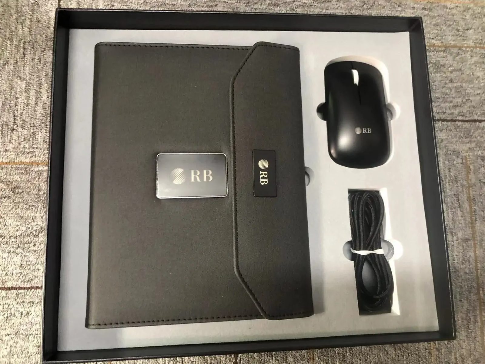 8-in-1 Executive Gift Set: Power Bank Notebook, 16GB Flash Drive, Wireless Charger & Multi-Mode Mouse