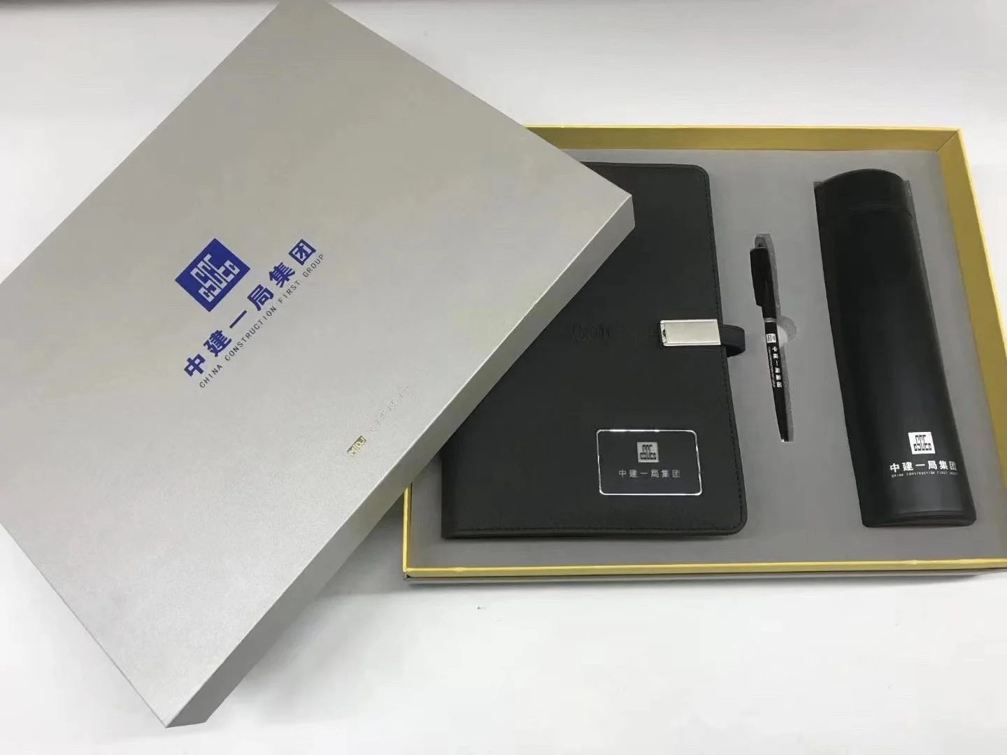 Power bank notebook: 8,000mAh + light up logo 7 colors + wireless charger 5W + USB 16GB Gift Set gallery 1