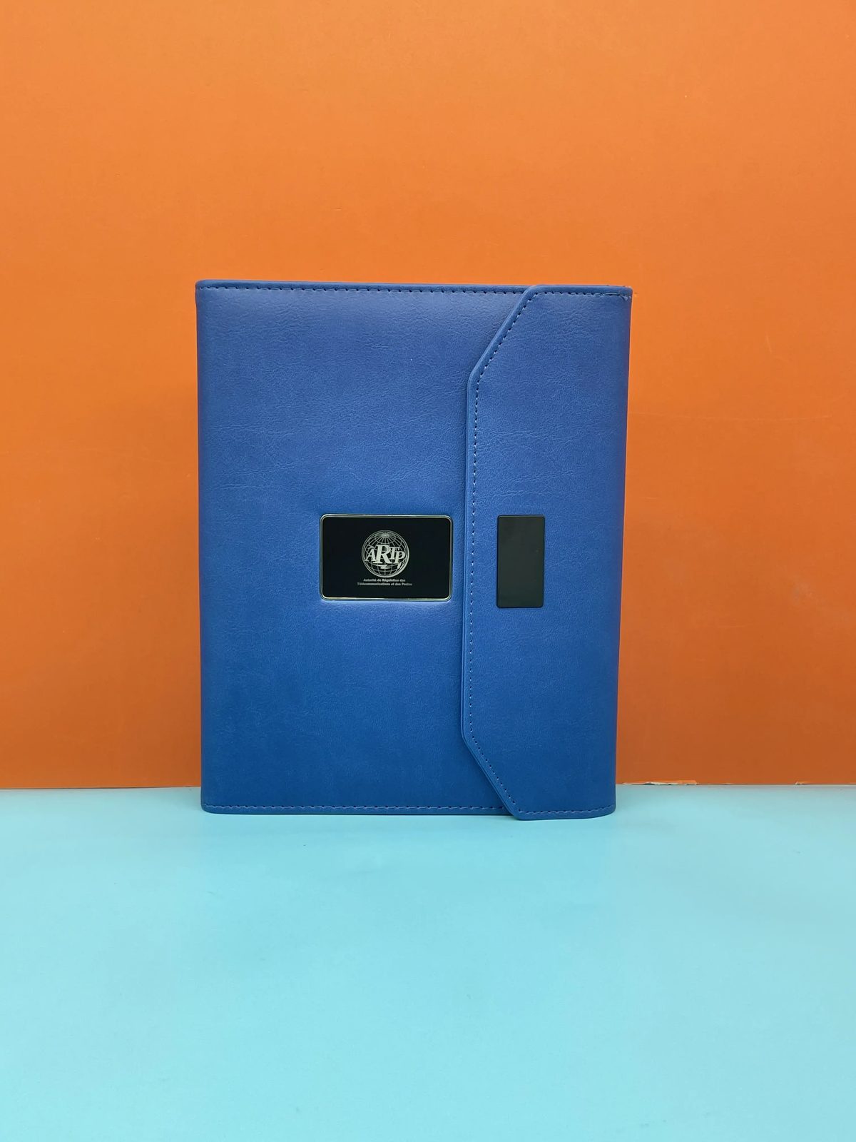 Power bank notebook: 8,000mAh + light up logo 7 colors + wireless charger 5W + USB 16GB Gift Set gallery 5