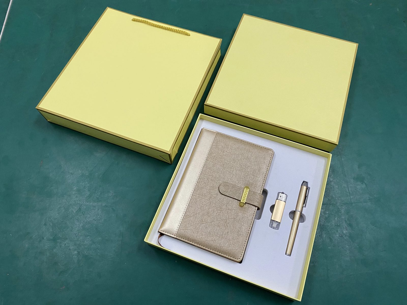 A5 Perfect Binding Notebook, Type C + PC OTG U Flash Drive 16GB and Metal Pen Gift Set gallery 3