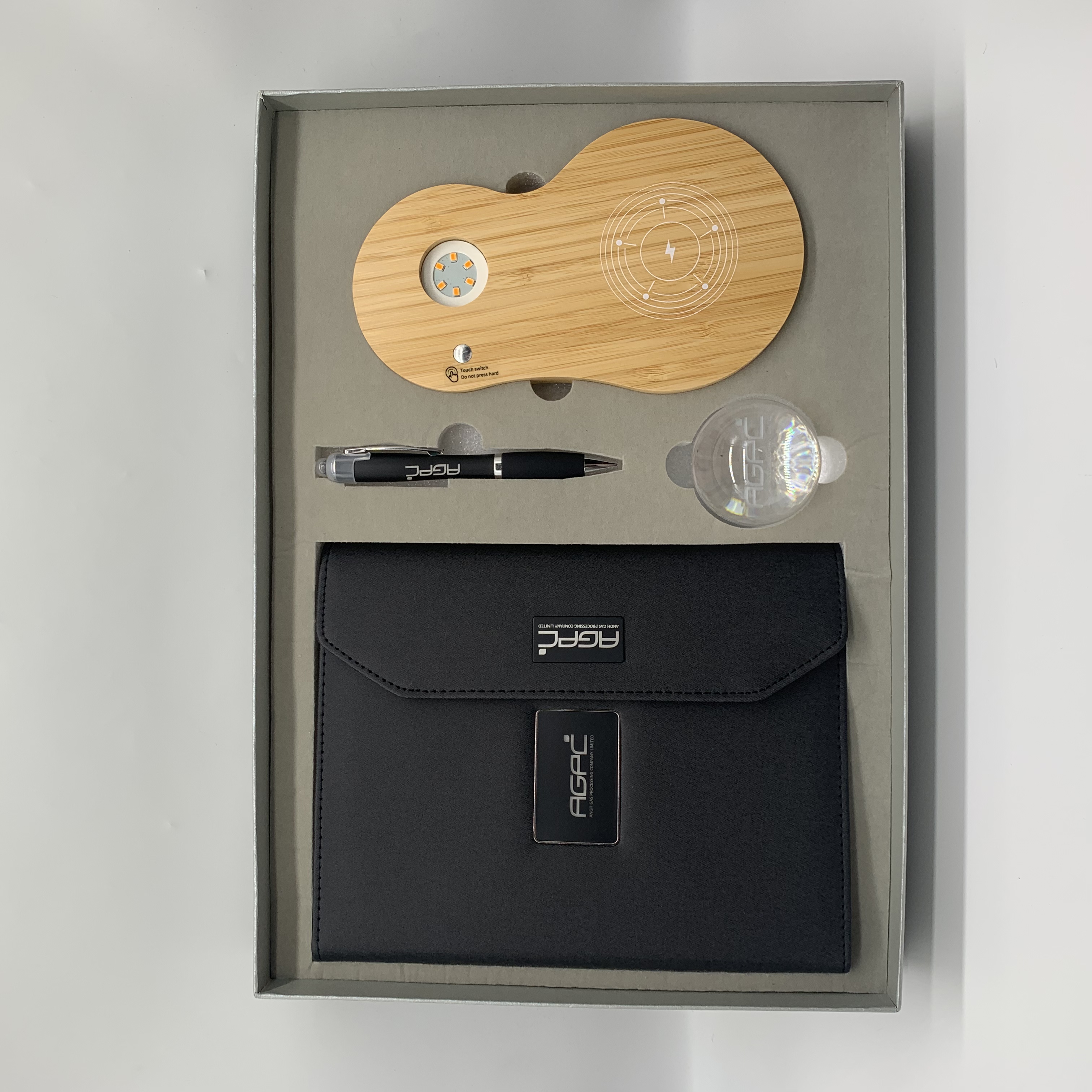 Power bank notebook: 8,000mAh + light up logo 7 colors + wireless charger 5W + USB 16GB Gift Set