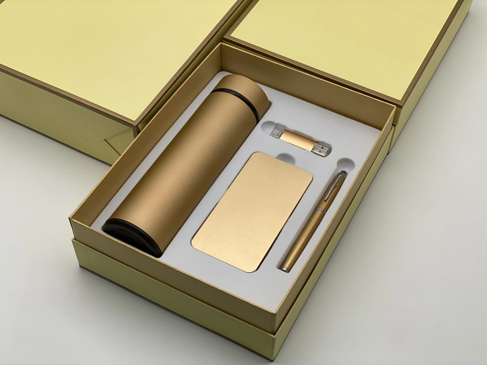 304 Stainless Steel Thermos Cup, Type C + PC OTG USB Flash Drive, 5,000mAh Power Bank and Metal Pen Gift Set gallery 3