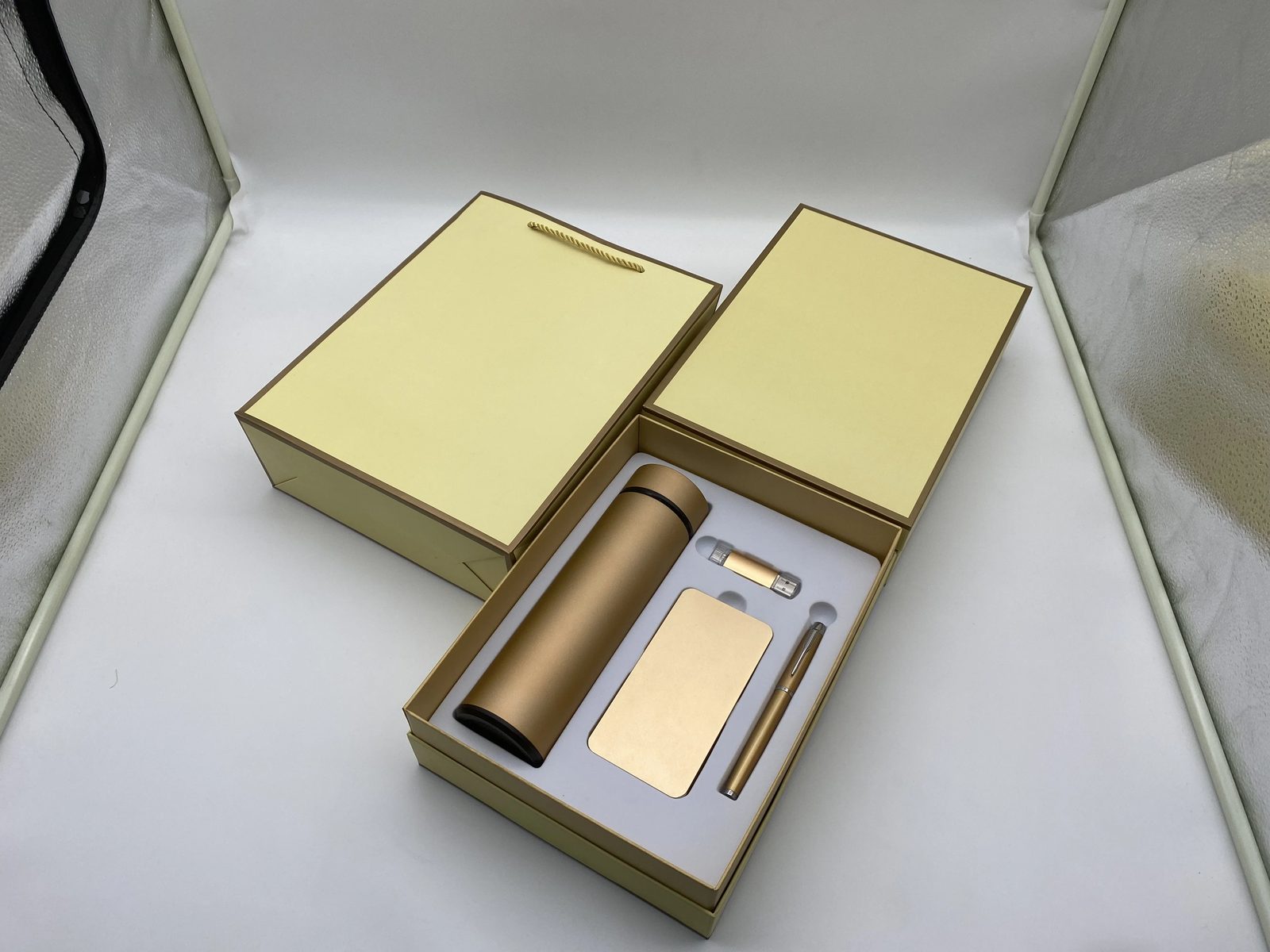 304 Stainless Steel Thermos Cup, Type C + PC OTG USB Flash Drive, 5,000mAh Power Bank and Metal Pen Gift Set gallery 4