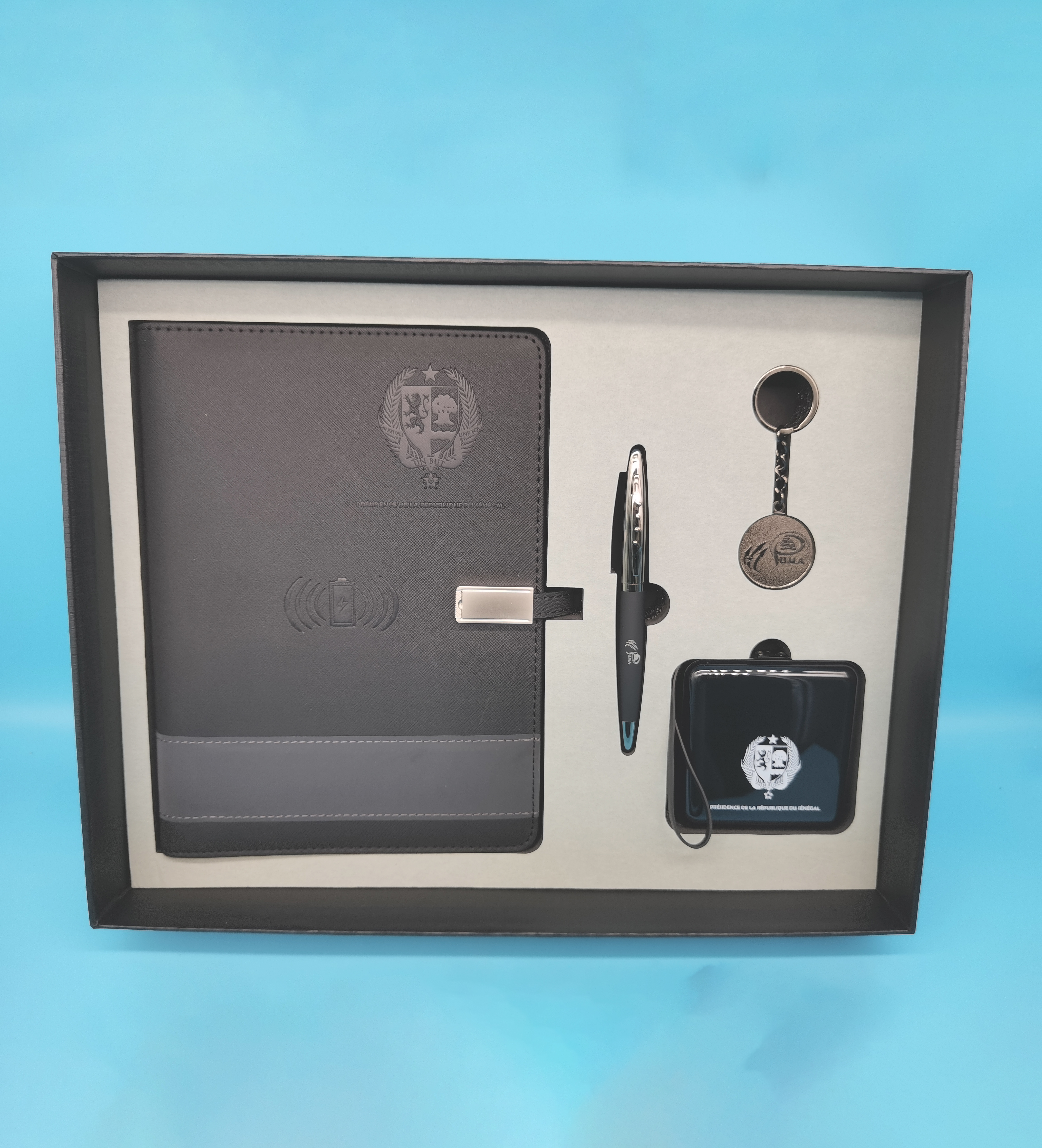 Notebook: 8,000mAh + U flash drive 16GB + wireless charger 5W + light up logo 7 colors Gift Set
