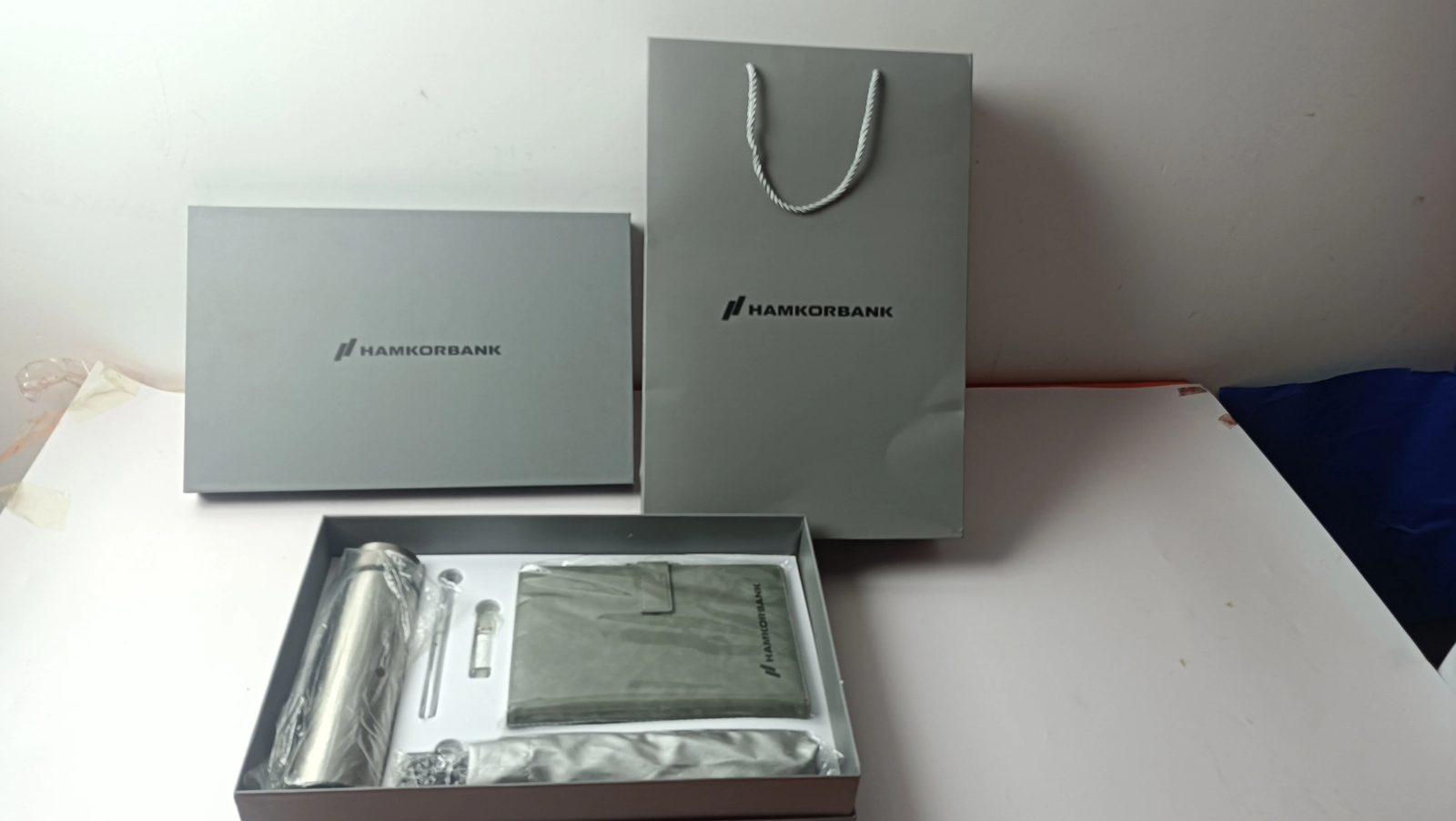 Premium Corporate Gift Set with Stainless Steel Bottle, 16GB USB Flash Drive & More gallery 1