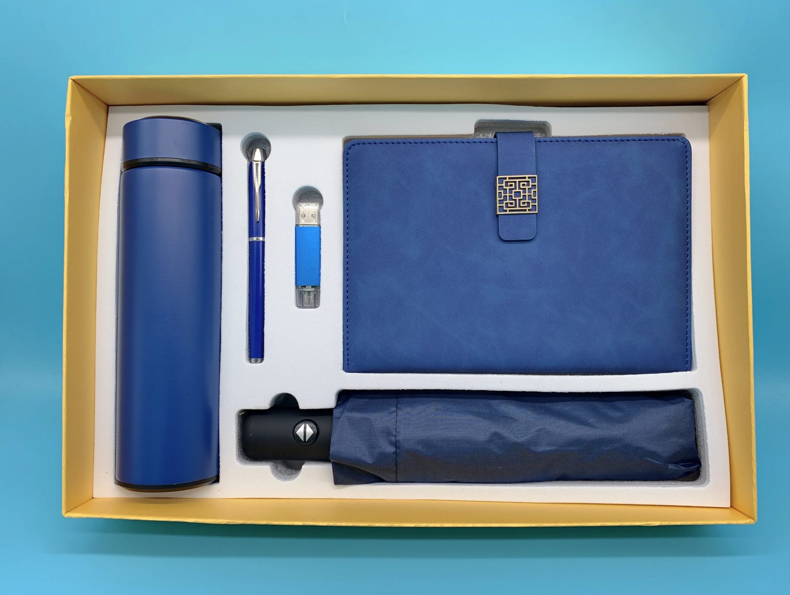 Premium Corporate Gift Set with Stainless Steel Bottle, 16GB USB Flash Drive & More gallery 2