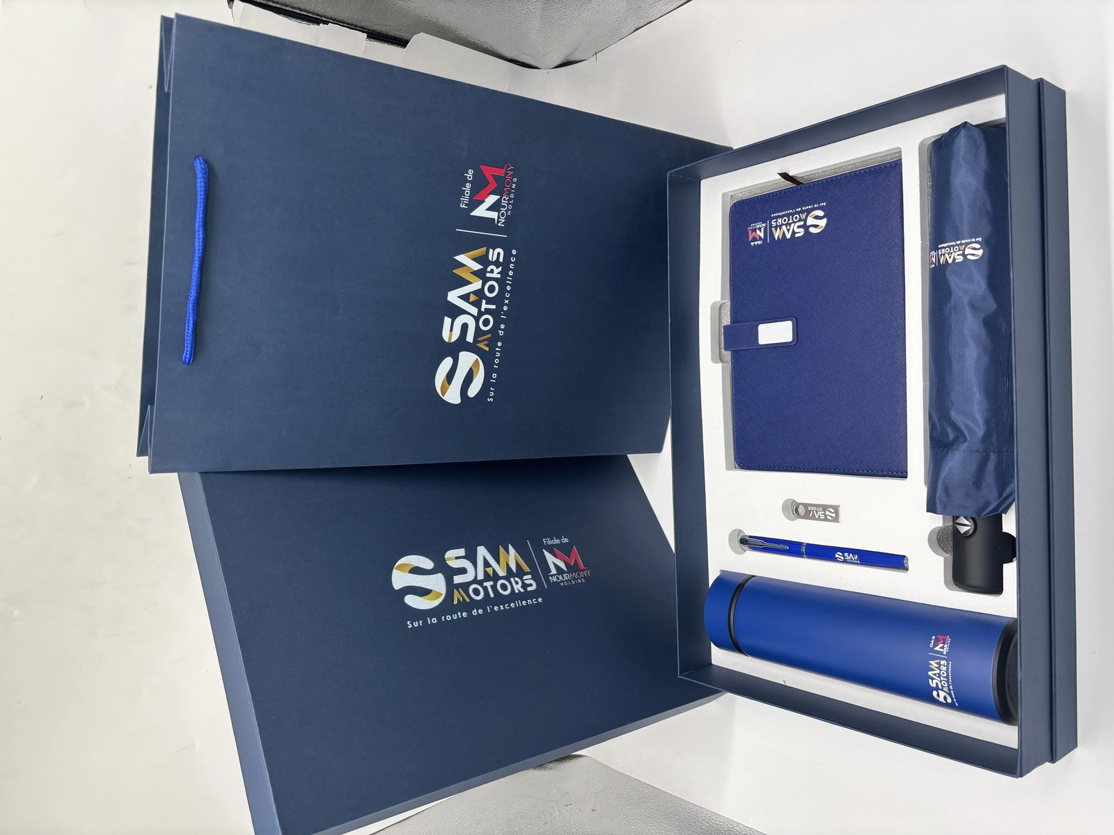 Corporate Gift Set with Stainless Steel Bottle, 16GB Flash Drive, and More gallery 1