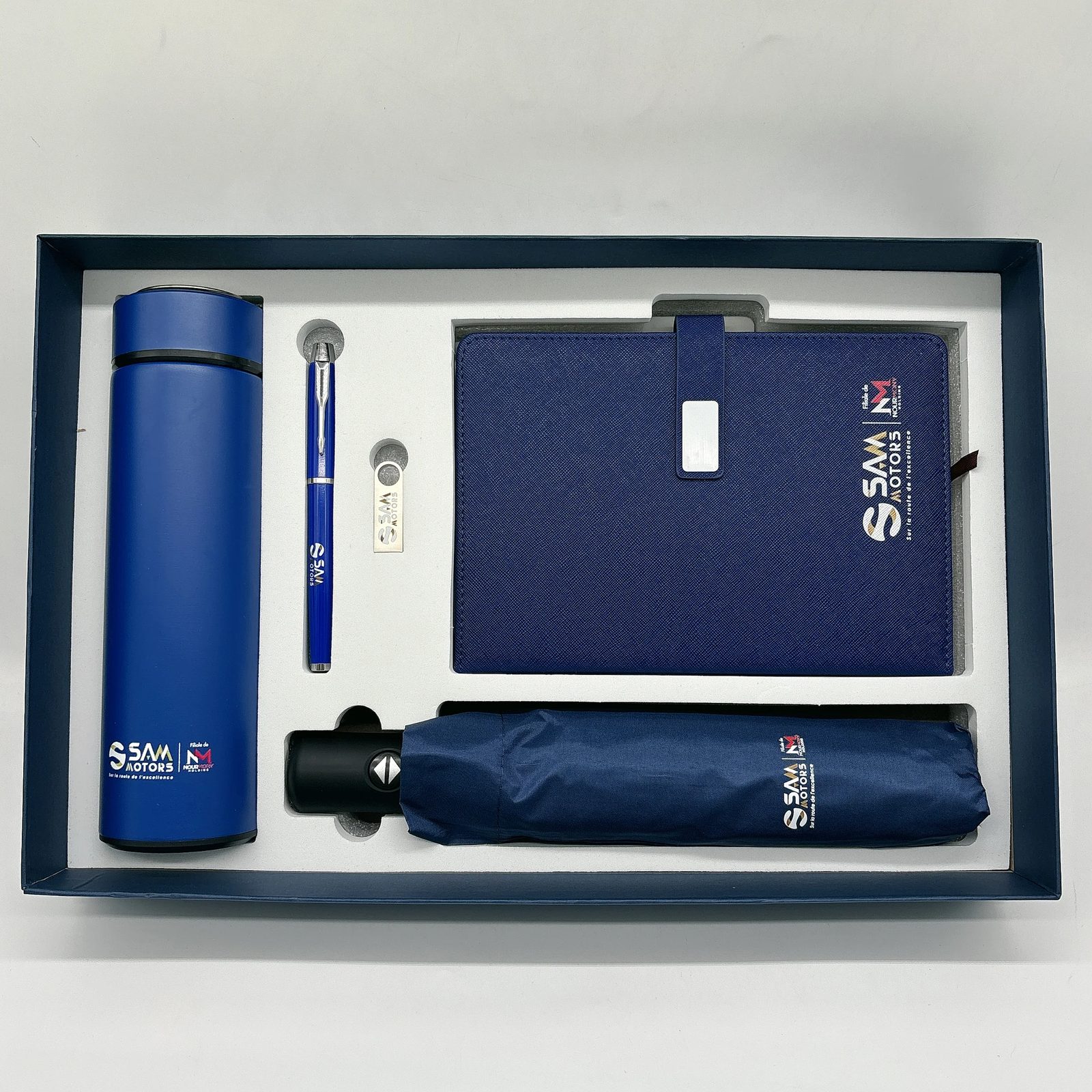Corporate Gift Set with Stainless Steel Bottle, 16GB Flash Drive, and More gallery 4