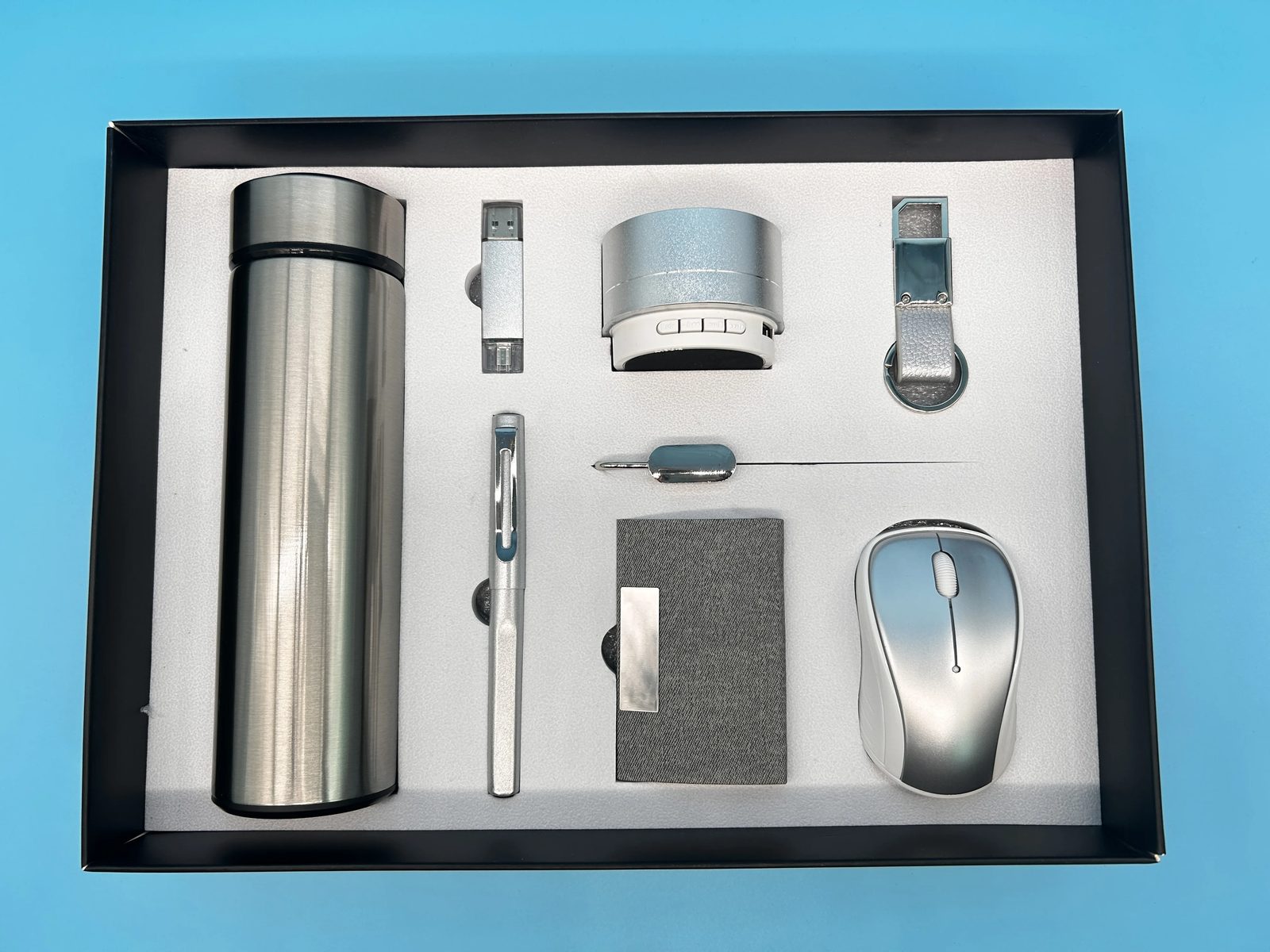 Premium Corporate Gift Set with Stainless Steel Bottle & Tech Accessories gallery 4