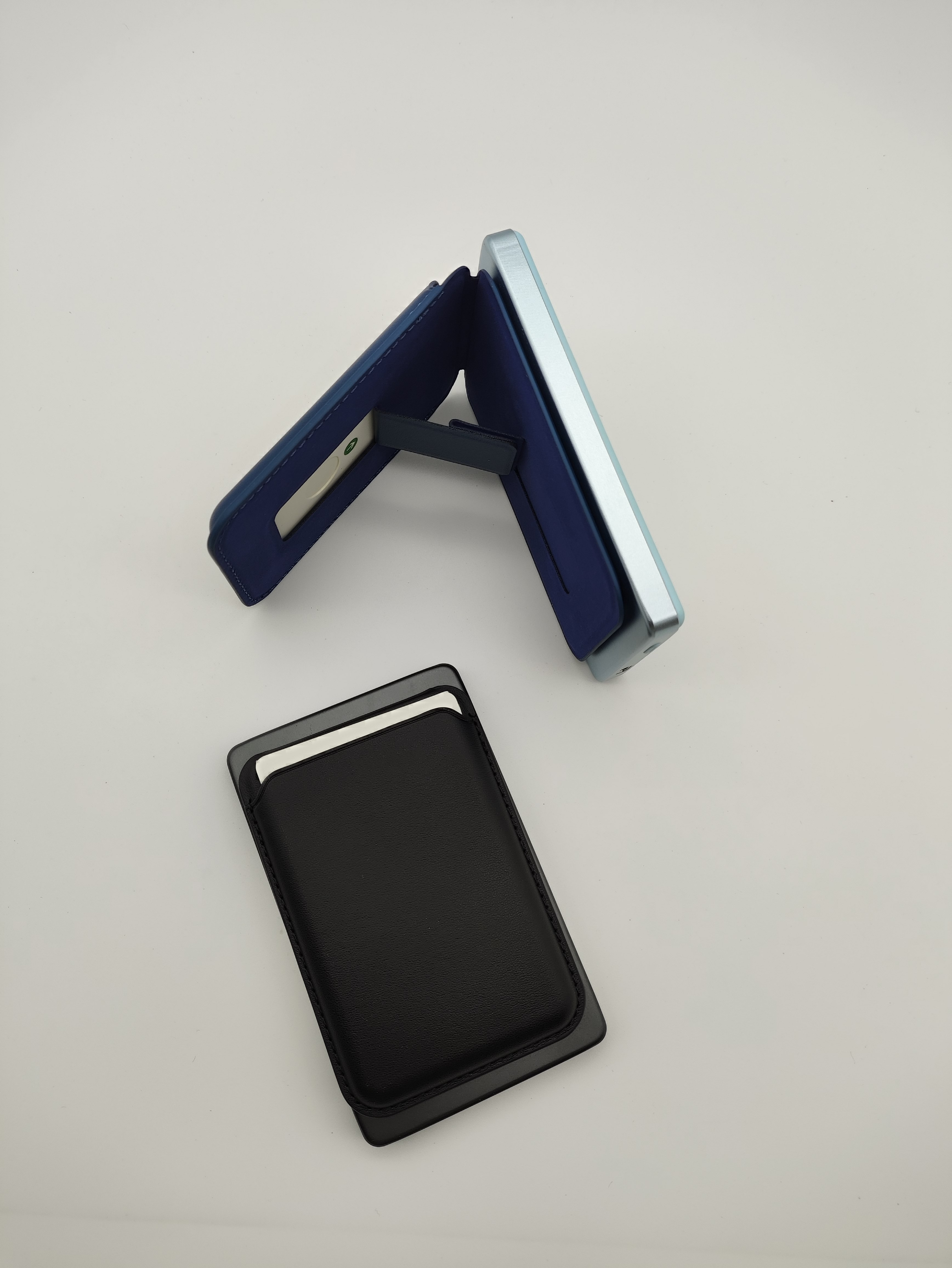 Magnetic wireless charger + PU bracket